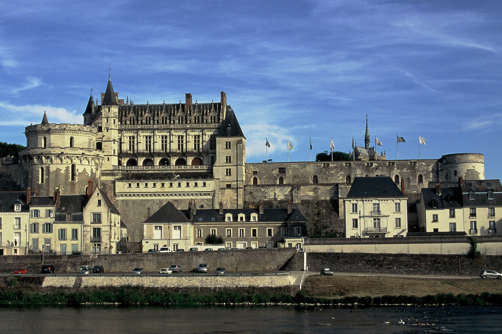 Forteresse royale d'Amboise dominant la Loire